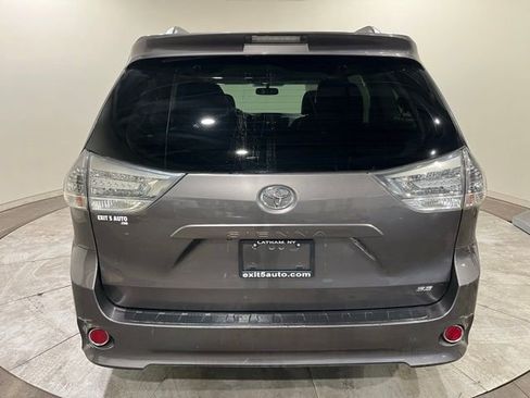 Used 2013 Toyota Sienna SE image 10