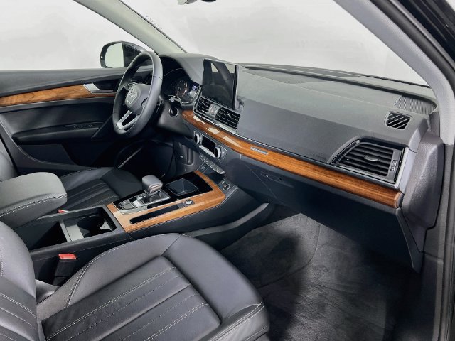 Used 2023 Audi Q5 2.0T Premium w/ Convenience Package AWD/4WD image 32