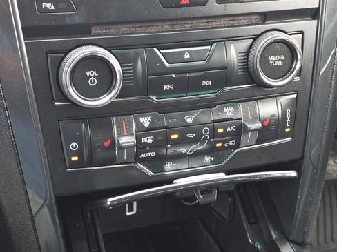 Used 2017 Ford Explorer XLT w/ Equipment Group 202A FWD image 21