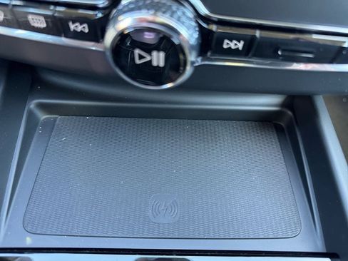 New 2026 Volvo XC60 B5 Plus w/ Protection Package Premier image 17