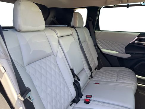 Used 2023 Mitsubishi Outlander SEL FWD image 18