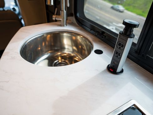 Used 2023 Mercedes-Benz Sprinter 4500 image 34