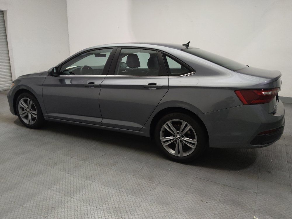Used 2024 Volkswagen Jetta SE FWD image 3