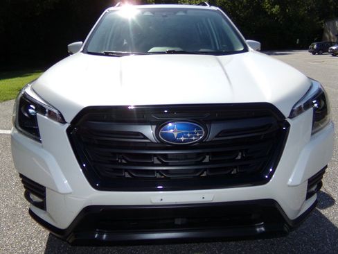 Used 2023 Subaru Forester Limited AWD/4WD image 3