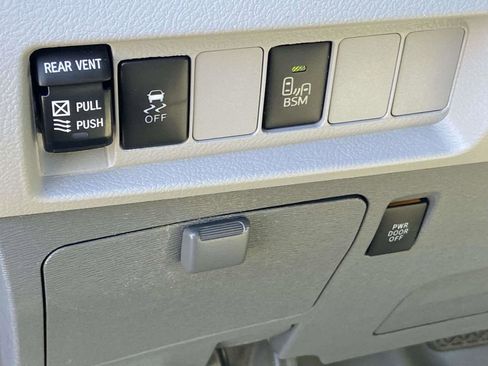 Used 2016 Toyota Sienna XLE FWD image 20