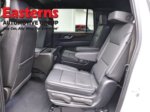 Used 2025 GMC Yukon XL Denali AWD/4WD image 24