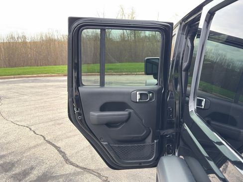 Used 2025 Jeep Wrangler Unlimited Rubicon 4xe w/ Convenience Group AWD/4WD image 33