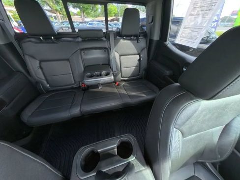 Used 2020 GMC Sierra 1500 SLT RWD image 16