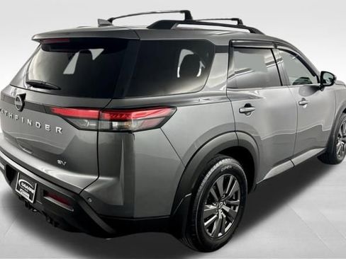 Used 2022 Nissan Pathfinder SV w/ SV Premium Package image 9