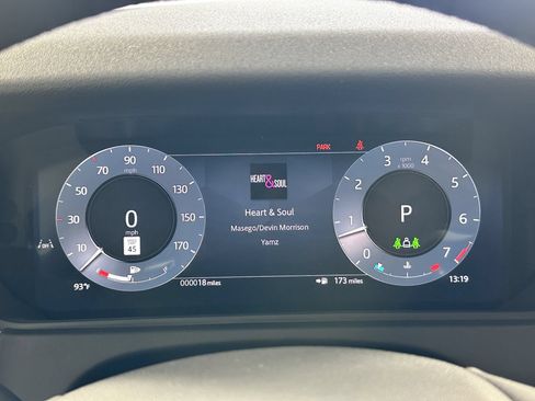 Used 2026 Land Rover Range Rover Velar Dynamic SE AWD/4WD image 16