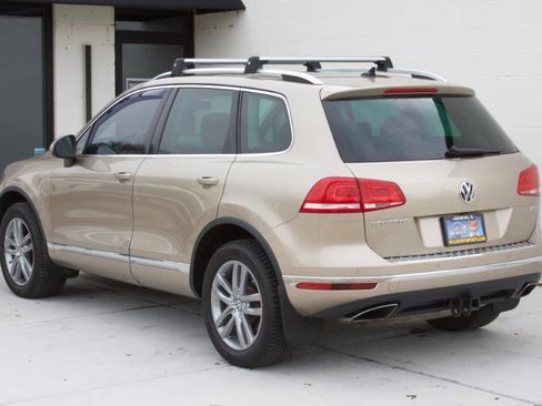 Used 2016 Volkswagen Touareg TDI image 8