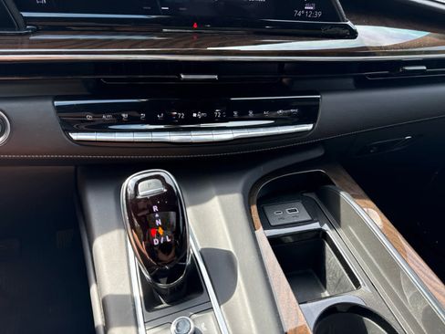 Used 2023 Cadillac Escalade Sport Platinum w/ LPO, ONYX Package image 18