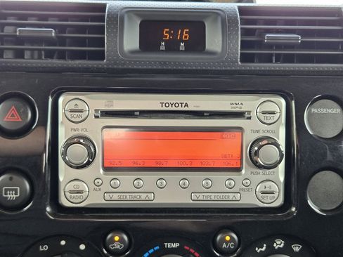 Used 2013 Toyota FJ Cruiser 4WD w/ Convenience Pkg image 16