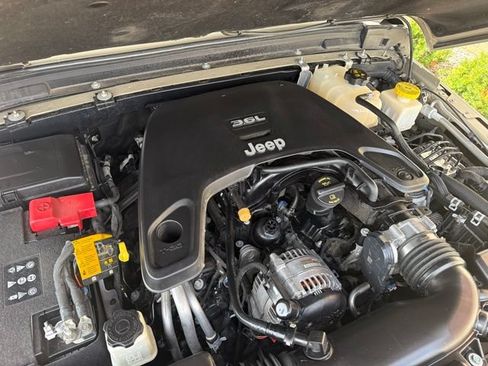 Used 2022 Jeep Gladiator Sport AWD/4WD image 10