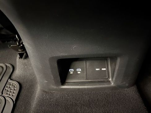 Used 2025 Volkswagen Atlas SE AWD/4WD image 33