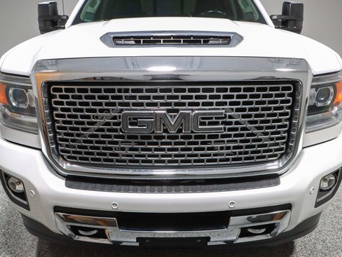 Used 2017 GMC Sierra 2500 Denali w/ Duramax Plus Package image 4