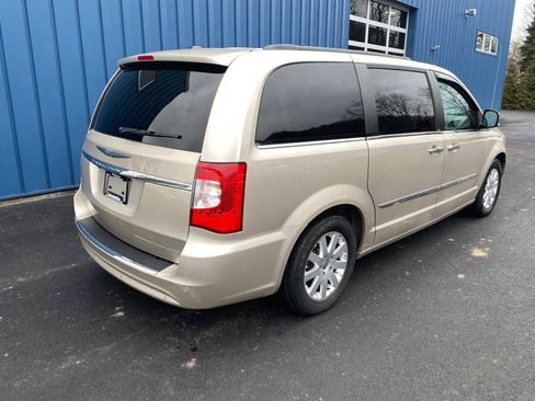 Used 2012 Chrysler Town & Country Touring-L w/ Entertainment Group #2 image 4