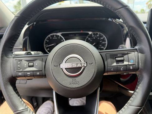 Used 2024 Nissan Pathfinder SV FWD image 17