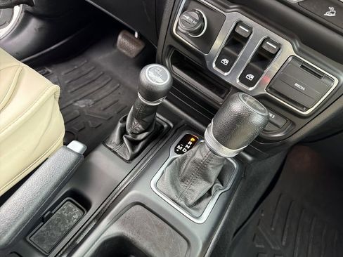Used 2021 Jeep Wrangler Sport AWD/4WD image 13