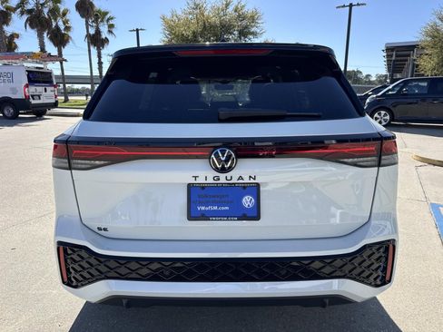 New 2026 Volkswagen Tiguan SE R-Line FWD image 5