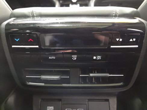 Used 2024 Acura MDX SH-AWD w/ Technology Package image 20