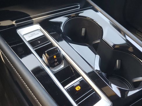 Certified 2024 Volkswagen Atlas Cross Sport SE FWD image 29