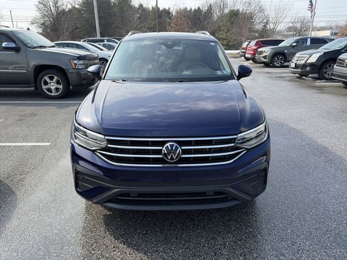 Certified 2022 Volkswagen Tiguan SE image 2