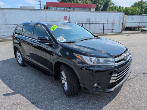 Used 2019 Toyota Highlander Limited AWD/4WD image 2