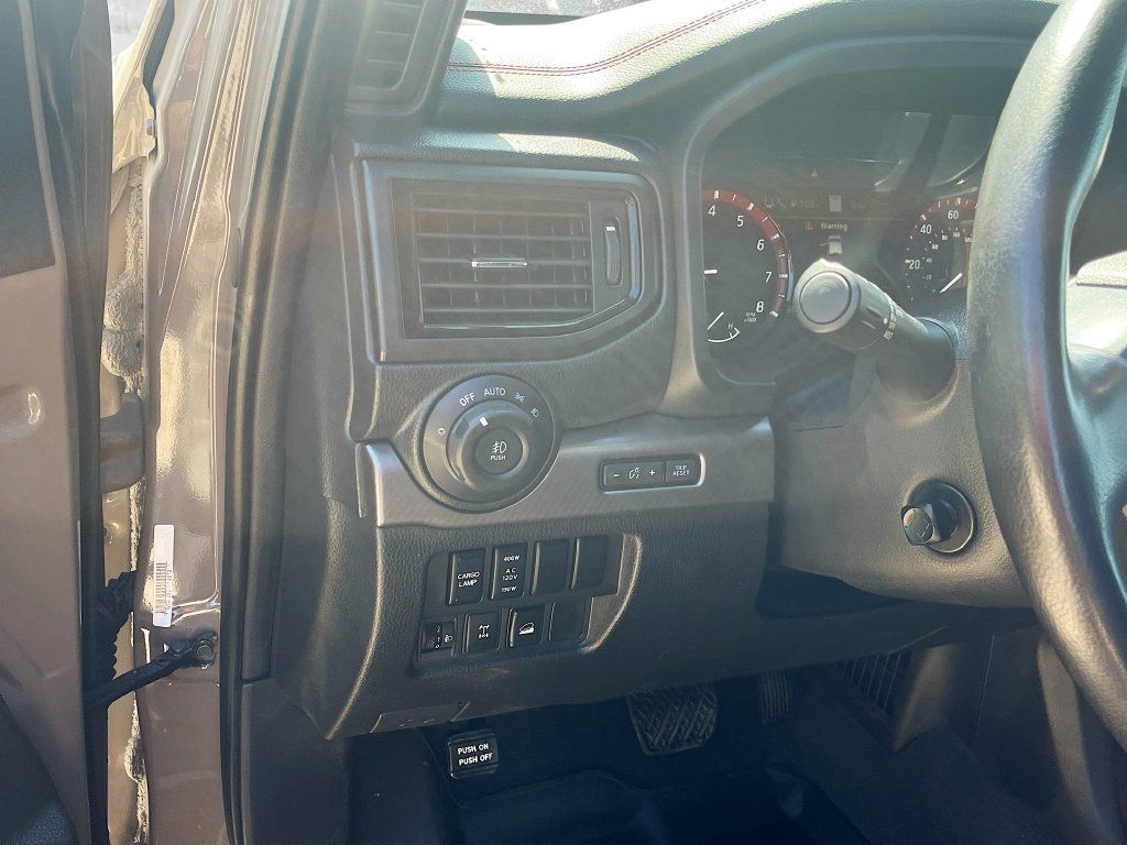 Used 2022 Nissan Titan PRO-4X w/ Pro-4x Convenience Package AWD/4WD image 10
