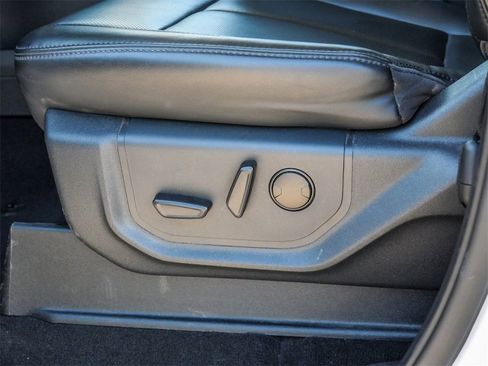 Used 2024 Ford Expedition XLT image 29