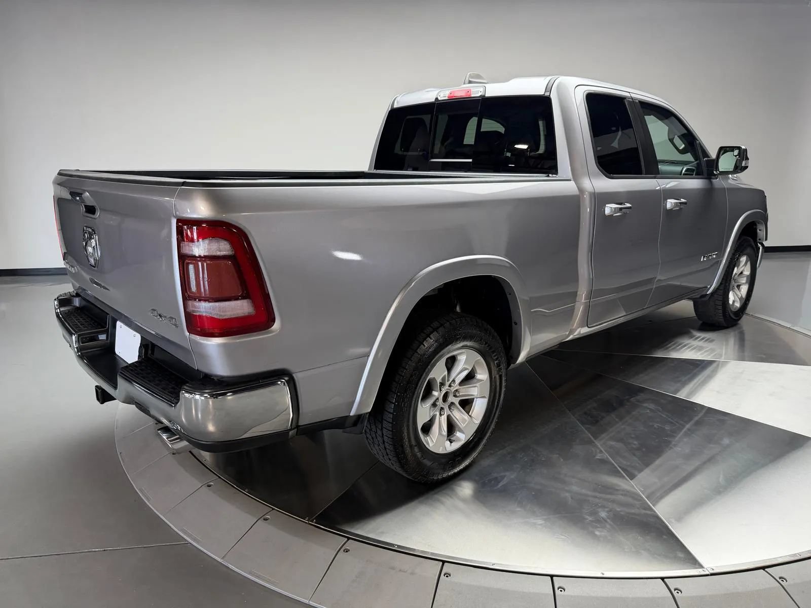 Used 2020 RAM 1500 Laramie AWD/4WD image 2