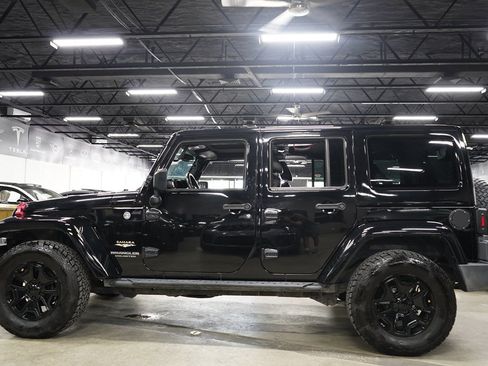 Used 2015 Jeep Wrangler Unlimited Sahara w/ Dual Top Group AWD/4WD image 2