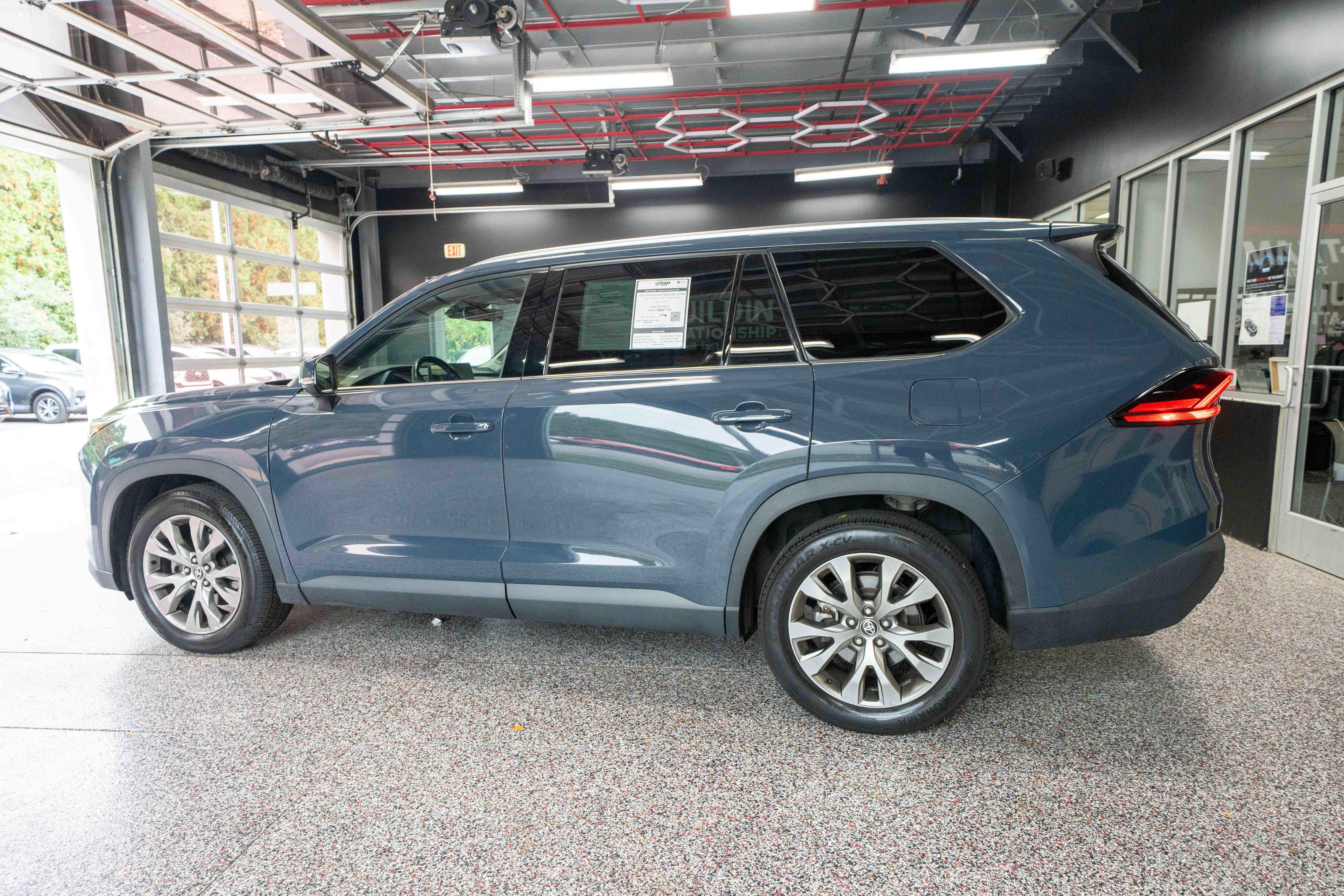 Used 2024 Toyota Grand Highlander AWD image 2