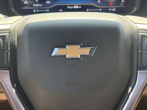 Used 2023 Chevrolet Suburban Premier AWD/4WD image 39
