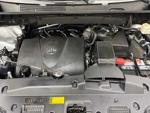 Certified 2018 Toyota Highlander Limited AWD/4WD image 32