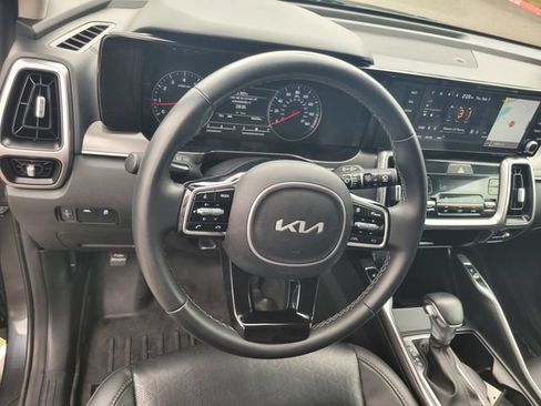 Used 2022 Kia Sorento S FWD image 30