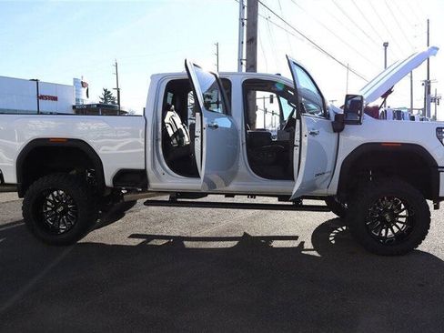 Used 2024 GMC Sierra 3500 Denali w/ Denali Reserve Package image 35