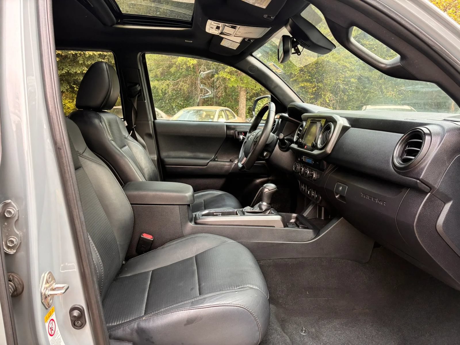 Used 2019 Toyota Tacoma TRD Sport AWD/4WD image 31