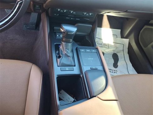 Used 2019 Lexus ES 350 image 17