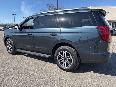 Used 2025 Ford Expedition Active image 9