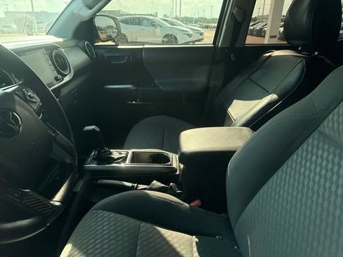 Used 2022 Toyota Tacoma SR5 w/ Technology Package RWD image 5