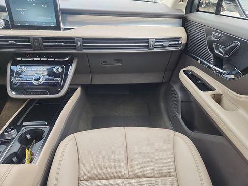 Used 2022 Lincoln Corsair AWD w/ Premium Package image 10