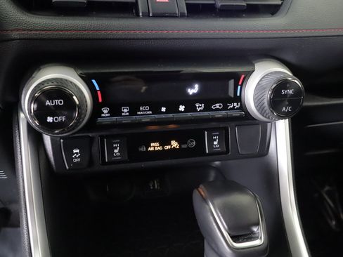 Used 2023 Toyota RAV4 SE w/ Weather & Moonroof Package image 17