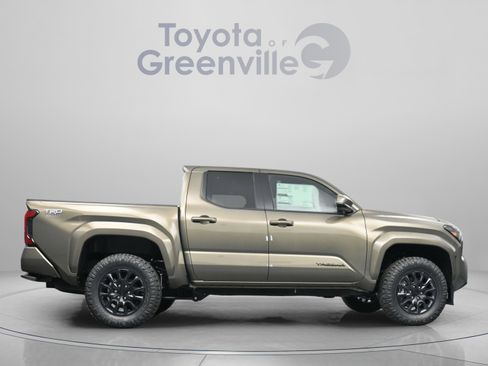 Used 2025 Toyota Tacoma TRD Sport w/ TRD Sport Upgrade Package RWD image 15