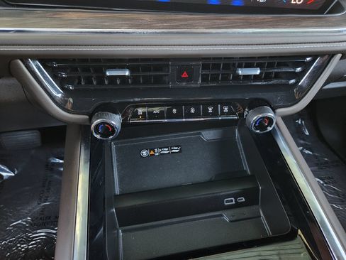 Used 2025 Chevrolet Tahoe Z71 w/ Comfort Package AWD/4WD image 20