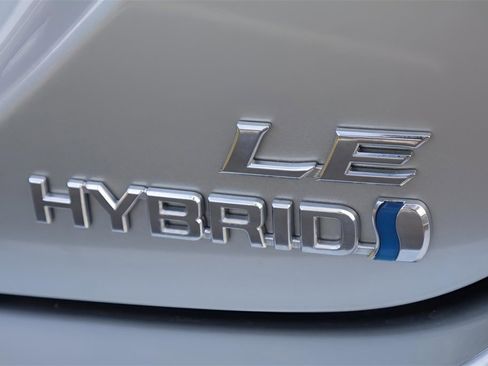 Certified 2021 Toyota Camry LE image 24