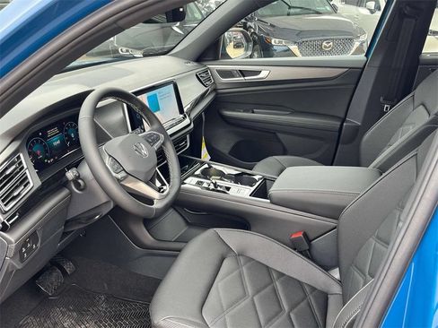 Used 2025 Volkswagen Atlas Cross Sport SE FWD image 8