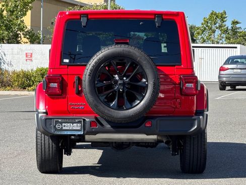 Used 2025 Jeep Wrangler Unlimited Sahara w/ Safety Group AWD/4WD image 5