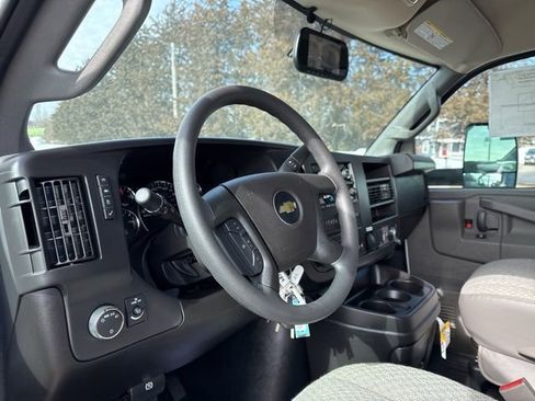 New 2025 Chevrolet Express 4500 w/ Power Convenience Package RWD image 15