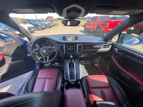 Used 2017 Porsche Macan image 3